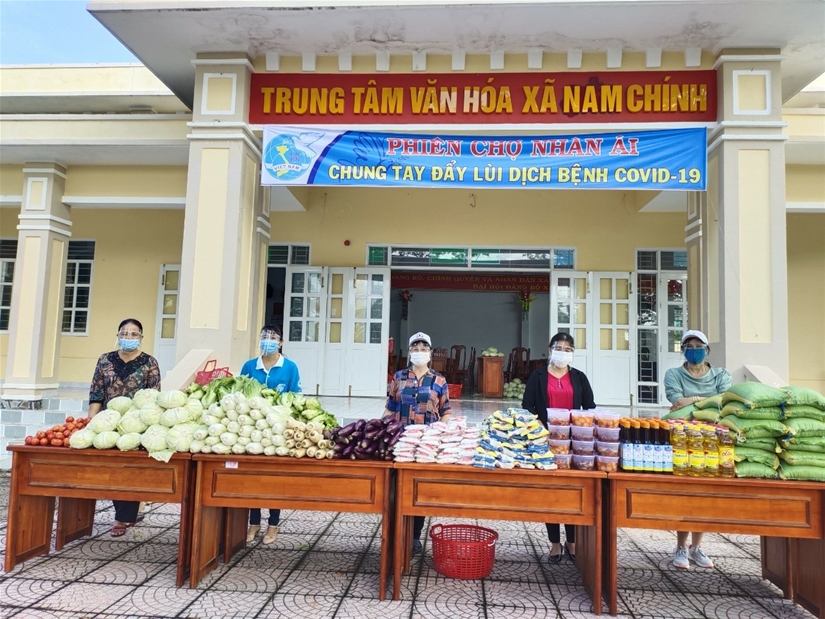 Hội LHPN huyện Đức Linh với phiên chợ nhân ái hỗ trợ nhân dân gặp khó khăn do dịch bệnh Covid